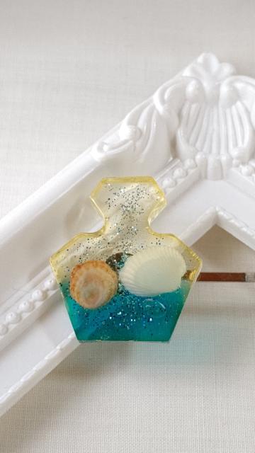 香水瓶の貝殻と海のヘアピン  レジン  ハンドメイド < 女性ファッション  香水瓶の貝殻と海のヘアピン  レジン  ハンドメイド < 女性ファッションの