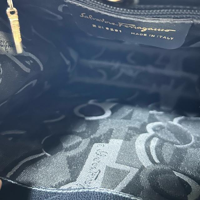 美品 Salvatore Ferragamo フェラガモ E219291 レザー ハンドバッグ ブラック < ブランド 美品 Salvatore Ferragamo フェラガモ E219291 レザー ハンドバッグ ブラック < ブランドの