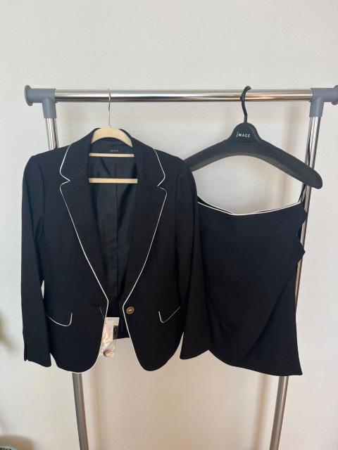 IMAGE 白パイピングジャケット&スカート セットアップ ブラック サイズ11 < 女性ファッション IMAGE 白パイピングジャケット&スカート セットアップ ブラック サイズ11 < 女性ファッションの