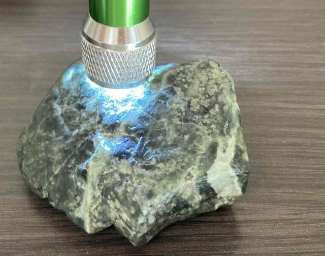 3,300円スタート!「お守り」や「ワイヤー作家」や「ジュエリー作家」の素材に阿波翡翠(ジェイド)原石 < インテリア/ライフ  3,300円スタート!「お守り」や「ワイヤー作家」や「ジュエリー作家」の素材に阿波翡翠(ジェイド)原石 < インテリア/ライフの