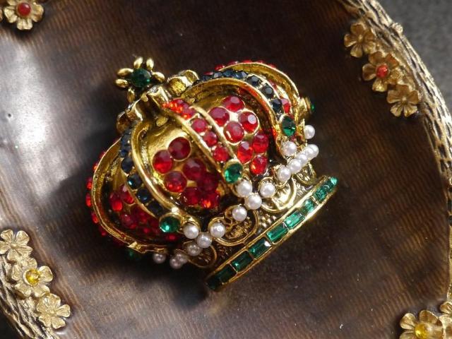 新品アンティーク調キラキラ王冠クラウンブローチ < 女性アクセサリー/時計  新品アンティーク調キラキラ王冠クラウンブローチ  < 女性アクセサリー/時計の