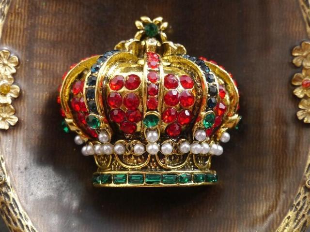 新品アンティーク調キラキラ王冠クラウンブローチ < 女性アクセサリー/時計  新品アンティーク調キラキラ王冠クラウンブローチ < 女性アクセサリー/時計の