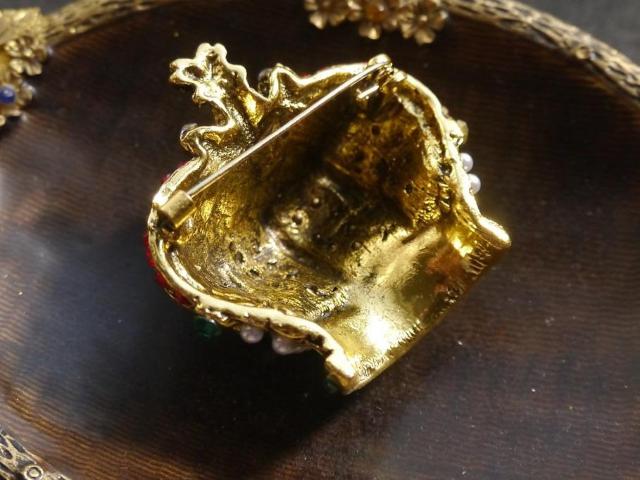 新品アンティーク調キラキラ王冠クラウンブローチ < 女性アクセサリー/時計  新品アンティーク調キラキラ王冠クラウンブローチ < 女性アクセサリー/時計の