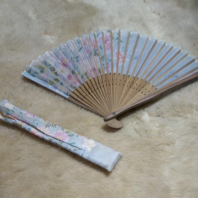 扇子 新品未使用 グレー地に花柄 < 女性ファッション 扇子 新品未使用 グレー地に花柄 < 女性ファッションの