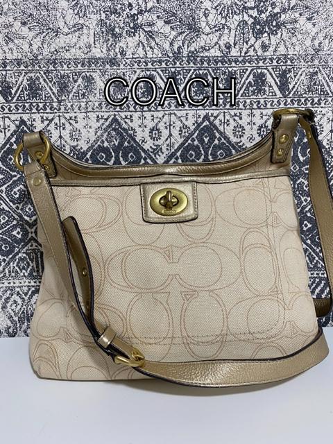 【良品】COACH コーチ シグネチャー ショルダーバッグ 斜め掛け ベージュ < ブランド  【良品】COACH コーチ シグネチャー ショルダーバッグ 斜め掛け ベージュ  < ブランドの
