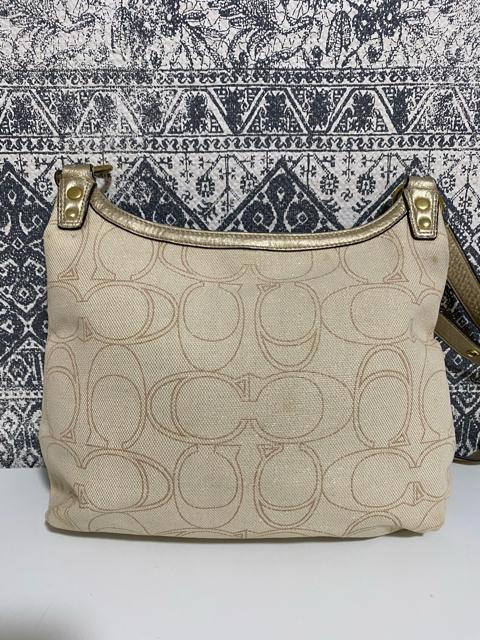 【良品】COACH コーチ シグネチャー ショルダーバッグ 斜め掛け ベージュ < ブランド  【良品】COACH コーチ シグネチャー ショルダーバッグ 斜め掛け ベージュ < ブランドの