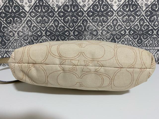 【良品】COACH コーチ シグネチャー ショルダーバッグ 斜め掛け ベージュ < ブランド  【良品】COACH コーチ シグネチャー ショルダーバッグ 斜め掛け ベージュ < ブランドの