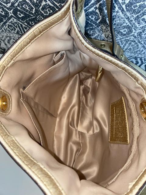 【良品】COACH コーチ シグネチャー ショルダーバッグ 斜め掛け ベージュ < ブランド  【良品】COACH コーチ シグネチャー ショルダーバッグ 斜め掛け ベージュ < ブランドの