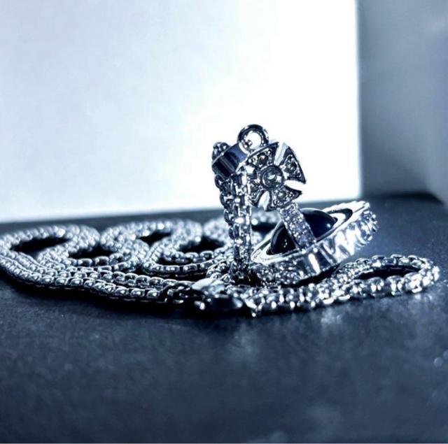 Vivienne Westwood �y�C�Y���[�I�[�u ���S�f�U�C�� �l�b�N���X �u���b�N�i���j  �� �u�����h�� 