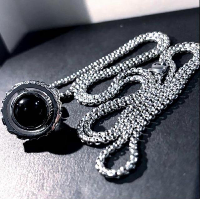 Vivienne Westwood �y�C�Y���[�I�[�u ���S�f�U�C�� �l�b�N���X �u���b�N�i���j �� �u�����h�� 