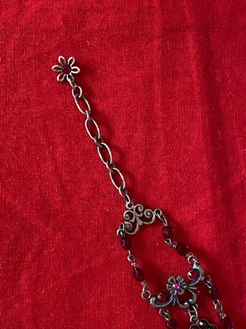 新品未使用☆アンティーク☆赤系☆お花ブレスレット☆ < 女性アクセサリー/時計 新品未使用☆アンティーク☆赤系☆お花ブレスレット☆ < 女性アクセサリー/時計の