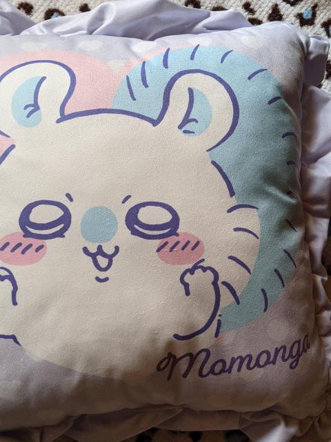 ちいかわ モモンガ背当てクッション+おまけ < アニメ/コミック/キャラクター  ちいかわ モモンガ背当てクッション+おまけ < アニメ/コミック/キャラクターの