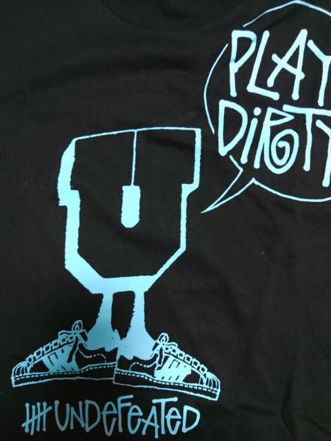stussy~UNDEFEATEDTVcTCYMXe[V[AfBtB[ebh   uh 