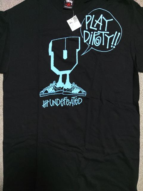 stussy×UNDEFEATEDTシャツサイズMステューシーアンディフィーテッド半袖限定 < ブランド  stussy×UNDEFEATEDTシャツサイズMステューシーアンディフィーテッド半袖限定 < ブランドの