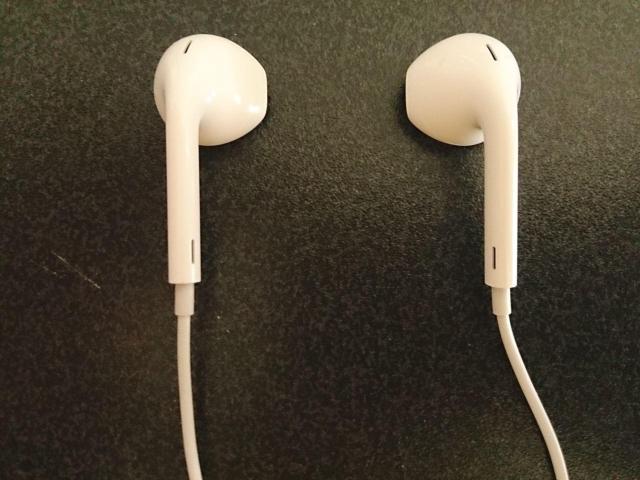 【美品・送料無料】Apple純正 Ear Pods with Lightning Connector < 家電/AV 【美品・送料無料】Apple純正 Ear Pods with Lightning Connector < 家電/AVの