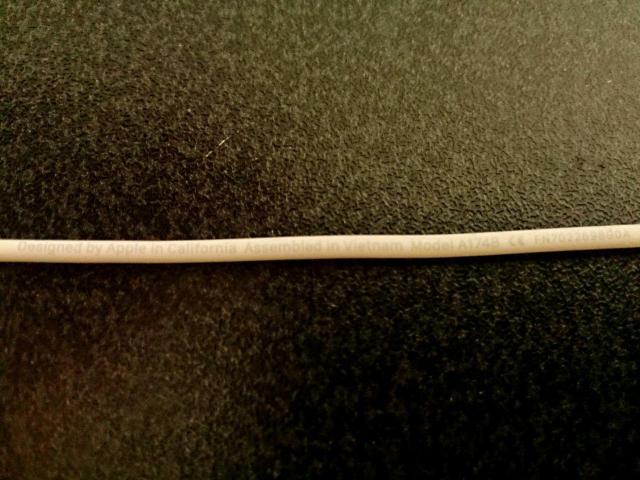 【美品・送料無料】Apple純正 Ear Pods with Lightning Connector < 家電/AV 【美品・送料無料】Apple純正 Ear Pods with Lightning Connector < 家電/AVの