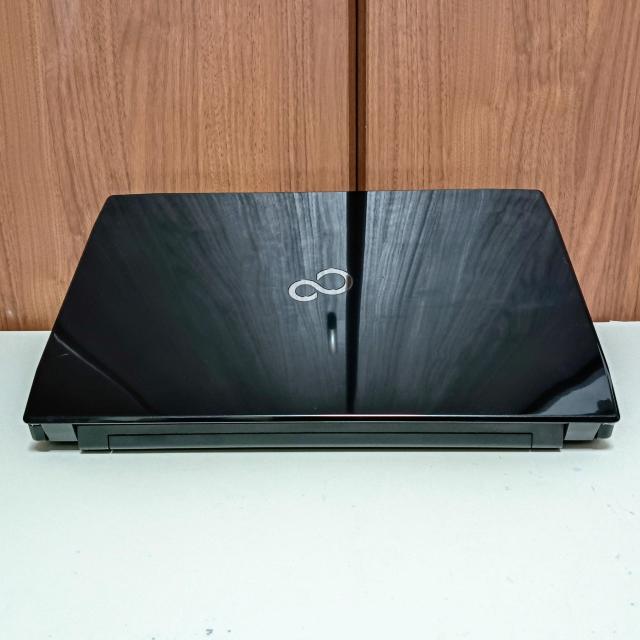FUJITSU LIFEBOOK Corei7 ������8GB SSD256GB �u���[���C Web�J���� Windows11 �� PC�{��/���Ӌ@��� 