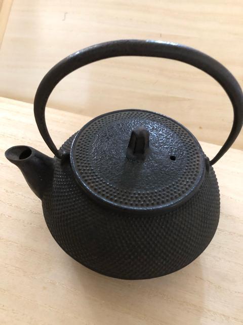 【新品未使用】南部鉄器の急須 岩鋳 内側ホーロー加工 茶こし付 アラレ < インテリア/ライフ  【新品未使用】南部鉄器の急須 岩鋳 内側ホーロー加工 茶こし付 アラレ < インテリア/ライフの