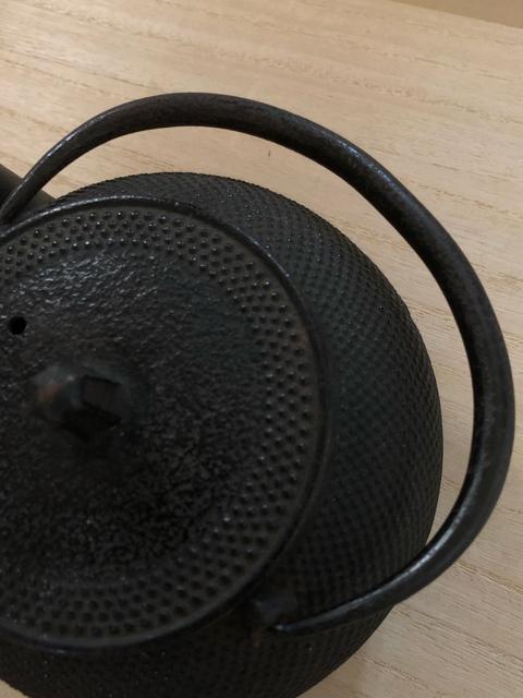 【新品未使用】南部鉄器の急須 岩鋳 内側ホーロー加工 茶こし付 アラレ < インテリア/ライフ  【新品未使用】南部鉄器の急須 岩鋳 内側ホーロー加工 茶こし付 アラレ < インテリア/ライフの