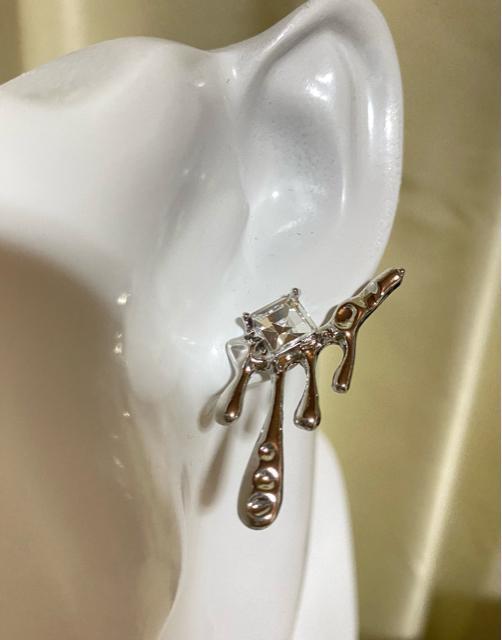 ドロップピアス アシメ 溶ける しずく メルト Z < 女性アクセサリー/時計 ドロップピアス アシメ 溶ける しずく メルト Z < 女性アクセサリー/時計の