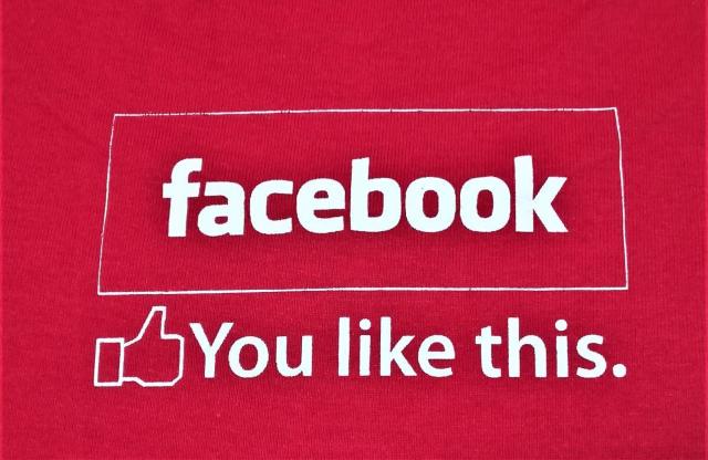 フェイスブック★facebook★おもしろTシャツ★赤★XXL★ < 男性ファッション  フェイスブック★facebook★おもしろTシャツ★赤★XXL★ < 男性ファッションの