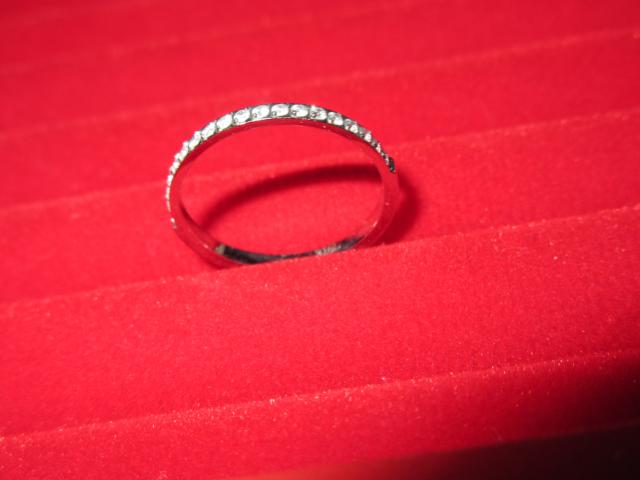 ステンレス製*ハーフエタニティリング*華奢重ねづけ*シルバー < 女性アクセサリー/時計  ステンレス製*ハーフエタニティリング*華奢重ねづけ*シルバー < 女性アクセサリー/時計の