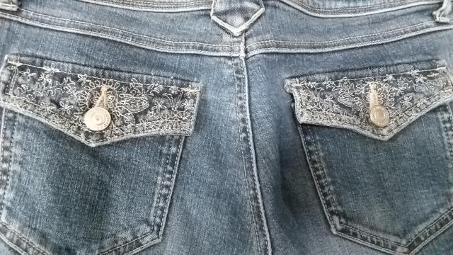 刺繍デザインが可愛い◆ブーツカットジーンズ◆ウエスト64cm < 女性ファッション  刺繍デザインが可愛い◆ブーツカットジーンズ◆ウエスト64cm < 女性ファッションの