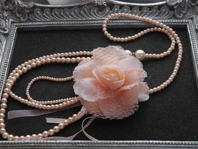 新品アンティーク調薔薇コサージュパールネックレス ピーチ < 女性アクセサリー/時計  新品アンティーク調薔薇コサージュパールネックレス ピーチ  < 女性アクセサリー/時計の