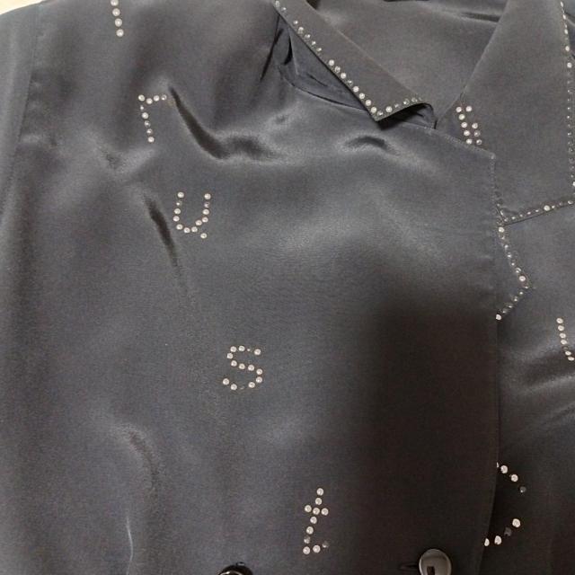 ビジュー付きサテンシャツ 長袖 黒ダブル スパンコール 80年代ディスコティック < 女性ファッション  ビジュー付きサテンシャツ 長袖 黒ダブル スパンコール 80年代ディスコティック < 女性ファッションの