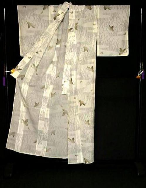 夏物 小紋 中古 送料無料 身丈153.5cm 裄丈62.5cm 極上 絽 洗える着物 蝶に草柄 バチ衿 カジュアル T3592 < 女性ファッション  夏物 小紋 中古 送料無料 身丈153.5cm 裄丈62.5cm 極上 絽 洗える着物 蝶に草柄 バチ衿 カジュアル T3592 < 女性ファッションの