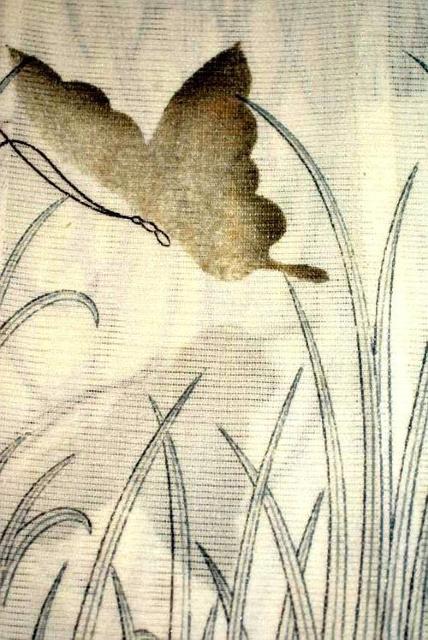 夏物 小紋 中古 送料無料 身丈153.5cm 裄丈62.5cm 極上 絽 洗える着物 蝶に草柄 バチ衿 カジュアル T3592 < 女性ファッション  夏物 小紋 中古 送料無料 身丈153.5cm 裄丈62.5cm 極上 絽 洗える着物 蝶に草柄 バチ衿 カジュアル T3592 < 女性ファッションの