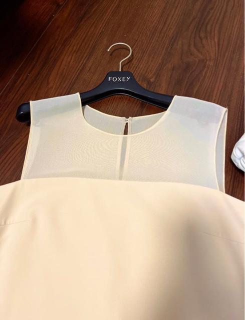 美品 フォクシーニューヨーク ボックステイル ワンピース ベージュ 40 < ブランド 美品 フォクシーニューヨーク ボックステイル ワンピース ベージュ 40 < ブランドの
