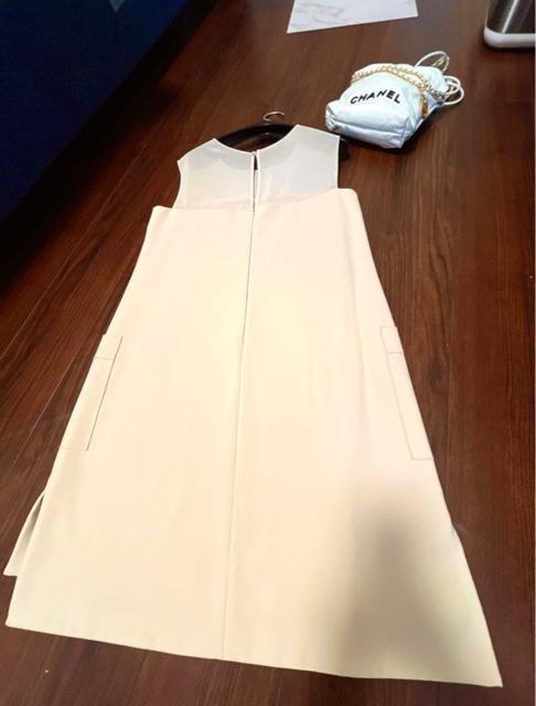 美品 フォクシーニューヨーク ボックステイル ワンピース ベージュ 40 < ブランド 美品 フォクシーニューヨーク ボックステイル ワンピース ベージュ 40 < ブランドの