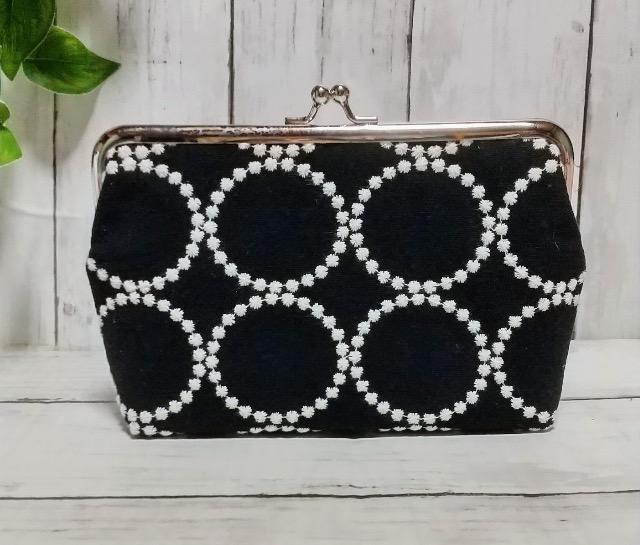 刺繍 ドット 水玉 黒 角型がま口 通帳ケース 小物入れ 多目的ポーチ < 女性ファッション 刺繍 ドット 水玉 黒 角型がま口 通帳ケース 小物入れ 多目的ポーチ < 女性ファッションの