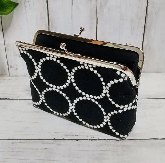 刺繍 ドット 水玉 黒 角型がま口 通帳ケース 小物入れ 多目的ポーチ < 女性ファッション 刺繍 ドット 水玉 黒 角型がま口 通帳ケース 小物入れ 多目的ポーチ < 女性ファッションの