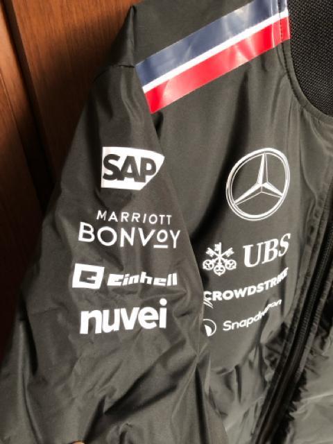 �V�i�����Z�f�X AMG �y�g���i�X F1 �`�[�� �{���o�[ �W���P�b�g 2024 �� �j���t�@�b�V������ 