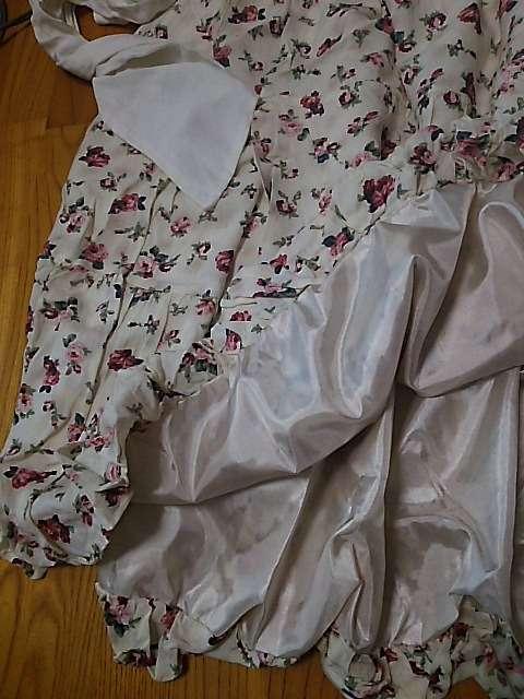 アンティローザワンピース(チュニックでも)小バラ柄に大リボン < ブランド  アンティローザワンピース(チュニックでも)小バラ柄に大リボン < ブランドの