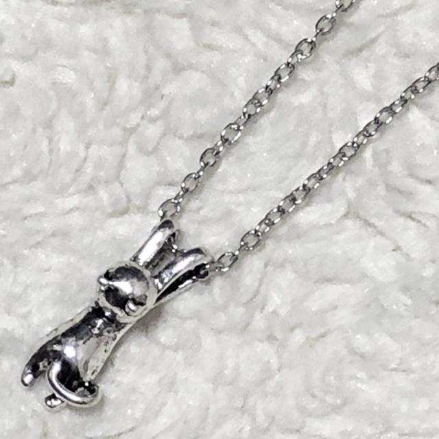 【新品】ぶらさがり猫ちゃんデザインネックレス < 女性アクセサリー/時計  【新品】ぶらさがり猫ちゃんデザインネックレス < 女性アクセサリー/時計の