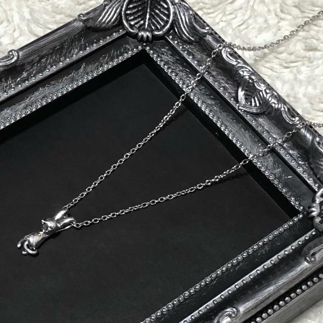 【新品】ぶらさがり猫ちゃんデザインネックレス < 女性アクセサリー/時計  【新品】ぶらさがり猫ちゃんデザインネックレス < 女性アクセサリー/時計の