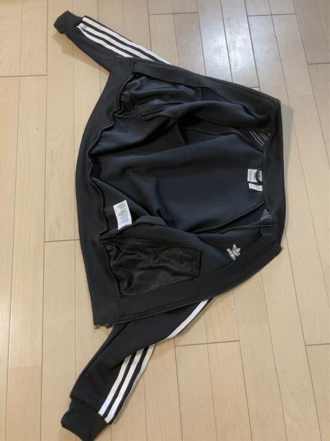 ★新品未使用アディダスadidas超オシャレ三本線スリーラインジャケットスウェットパーカー ブラックロゴ超人気足長効果抜群 < ブランド  ★新品未使用アディダスadidas超オシャレ三本線スリーラインジャケットスウェットパーカー ブラックロゴ超人気足長効果抜群 < ブランドの