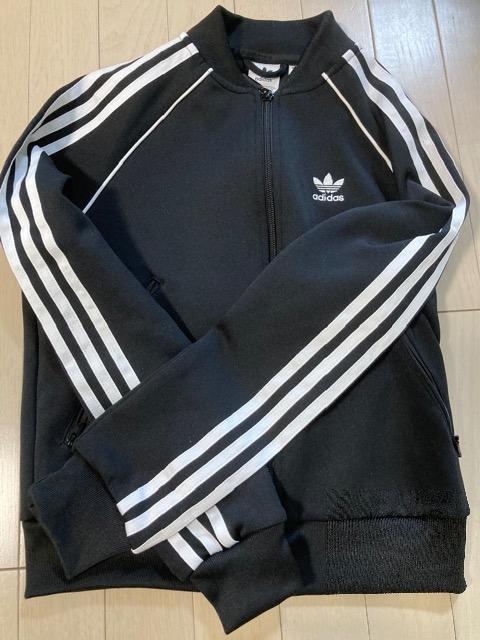 ★新品未使用アディダスadidas超オシャレ三本線スリーラインジャケットスウェットパーカー ブラックロゴ超人気足長効果抜群 < ブランド  ★新品未使用アディダスadidas超オシャレ三本線スリーラインジャケットスウェットパーカー ブラックロゴ超人気足長効果抜群 < ブランドの