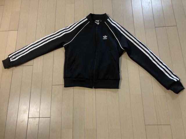 ★新品未使用アディダスadidas超オシャレ三本線スリーラインジャケットスウェットパーカー ブラックロゴ超人気足長効果抜群 < ブランド  ★新品未使用アディダスadidas超オシャレ三本線スリーラインジャケットスウェットパーカー ブラックロゴ超人気足長効果抜群 < ブランドの