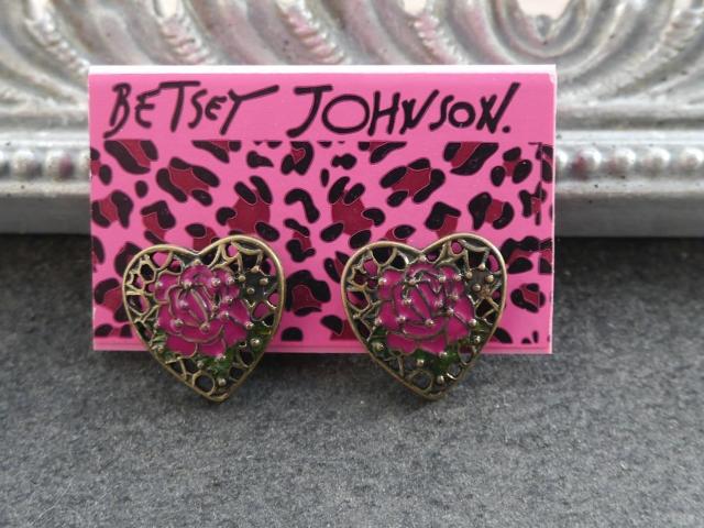 新品 ゴスロリ姫系 アンティーク調 かわいい薔薇柄ハートピアス  BETSEY JOHNSON < 女性アクセサリー/時計  新品 ゴスロリ姫系 アンティーク調 かわいい薔薇柄ハートピアス  BETSEY JOHNSON < 女性アクセサリー/時計の