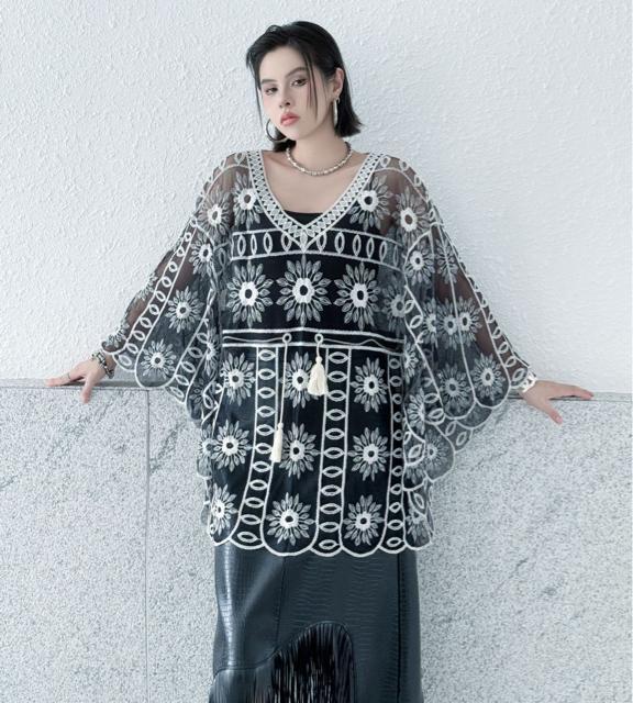 シースルー ポンチョ風 トップス チュニック ウエスト絞り 花柄 大きいサイズ < 女性ファッション シースルー ポンチョ風 トップス チュニック ウエスト絞り 花柄 大きいサイズ < 女性ファッションの