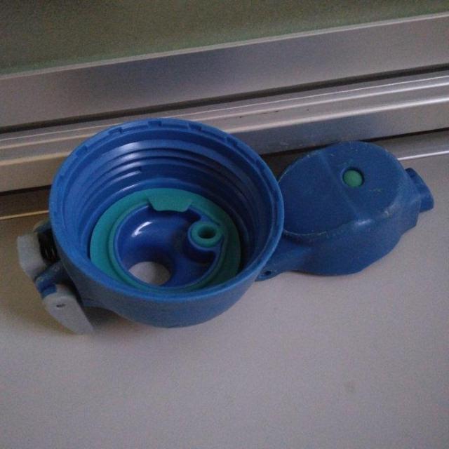 真空断熱スポーツボトル 水筒E ブルーシルバー < レジャー/スポーツ 真空断熱スポーツボトル 水筒E ブルーシルバー < レジャー/スポーツの