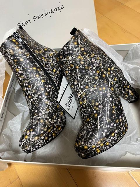 SEPT PREMIERES × Jean Paul GAULTIER コラボ 抽象柄アンクルブーツ 24cm < ブランド SEPT PREMIERES × Jean Paul GAULTIER コラボ 抽象柄アンクルブーツ 24cm < ブランドの