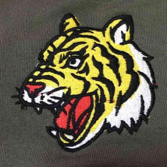 ゆったりシルエット・トラ刺繍ロングパーカー。カーキ < ブランド ゆったりシルエット・トラ刺繍ロングパーカー。カーキ < ブランドの