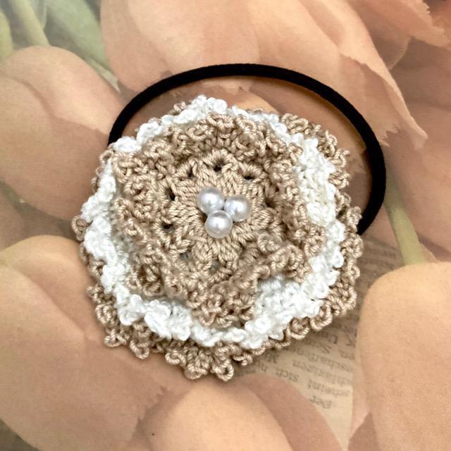 ハンドメイド♪レース編み 3段花びらお花モチーフのヘアゴム < 女性ファッション  ハンドメイド♪レース編み 3段花びらお花モチーフのヘアゴム  < 女性ファッションの