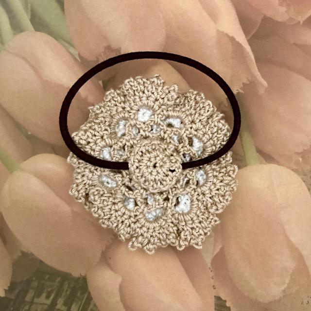ハンドメイド♪レース編み 3段花びらお花モチーフのヘアゴム < 女性ファッション  ハンドメイド♪レース編み 3段花びらお花モチーフのヘアゴム < 女性ファッションの