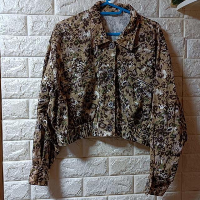 USED★迷彩風ショート丈ブルゾン < 女性ファッション  USED★迷彩風ショート丈ブルゾン  < 女性ファッションの